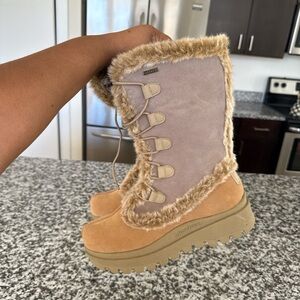 Y2K  Skechers Women's Tan and Cream Winter Boots